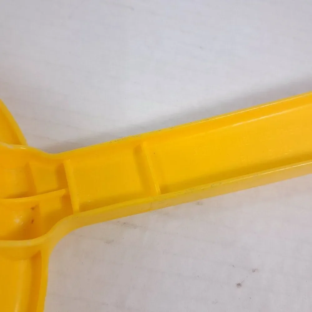 Vintage Action Ind Inc Yellow Plastic Colander Strainer Handle‎ Cheswick, PA